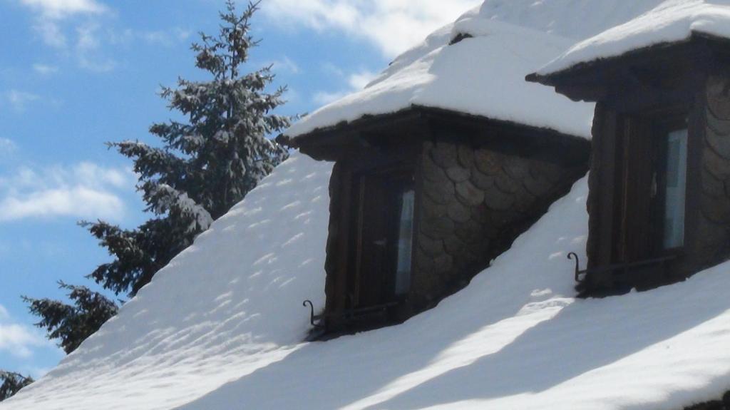 Hotel Logis Le Relais De La Poste Neuvéglise Exterior foto